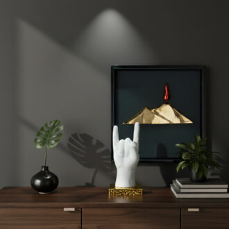 Scultura Mano Corna Bongelli bianca con base oro